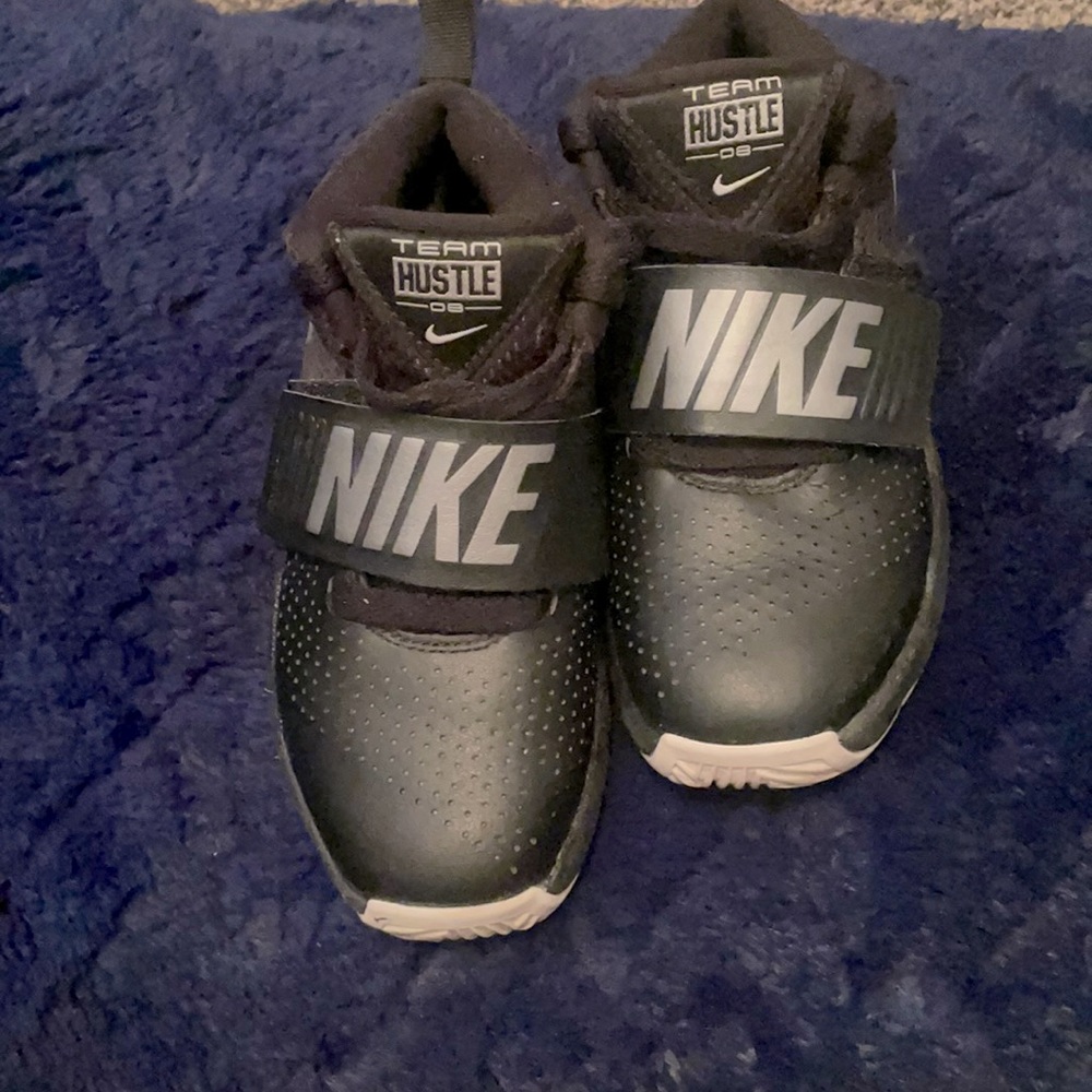 Team hustle Nike size 12